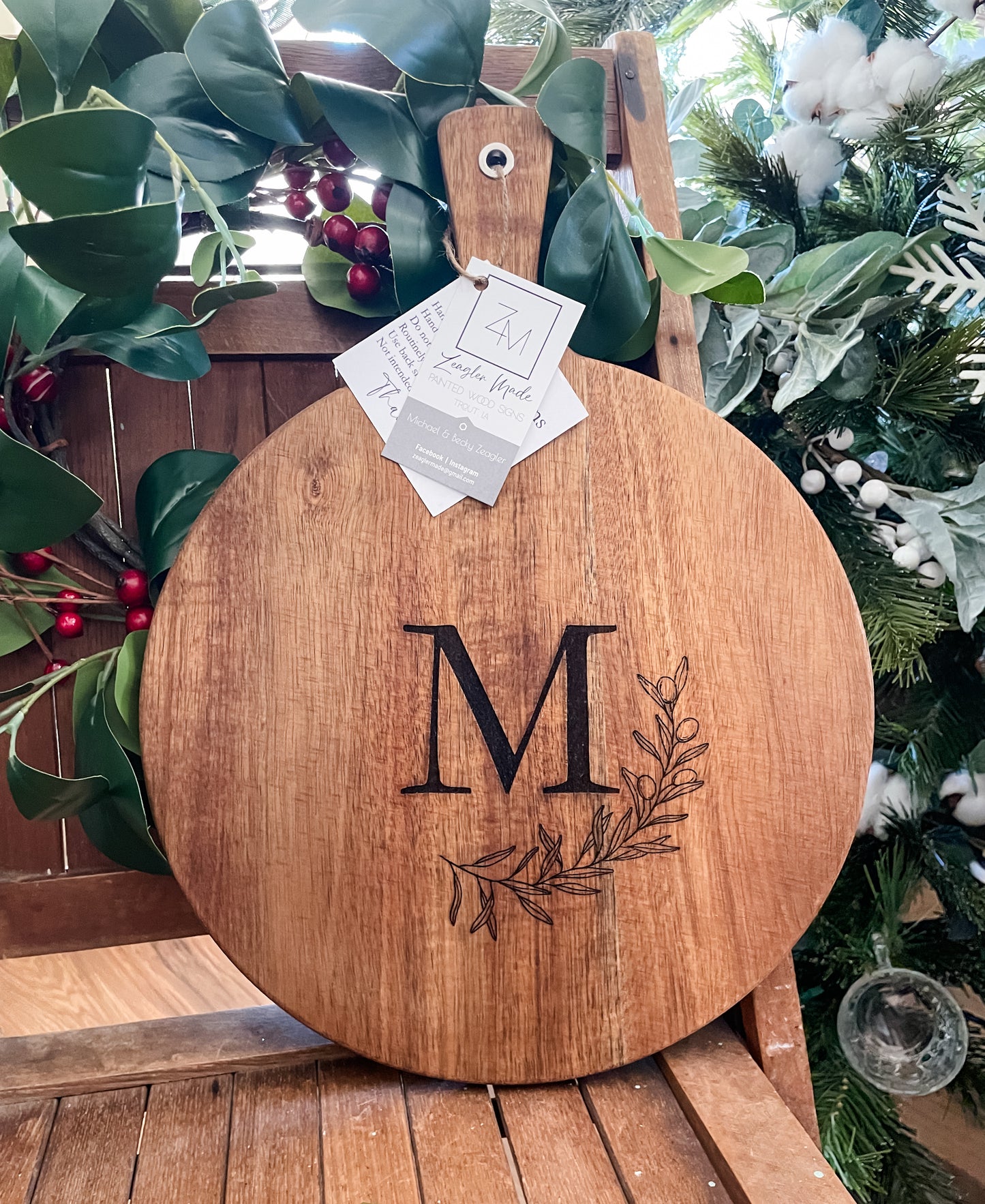 Cutting/Serving board (round) with custom engraving